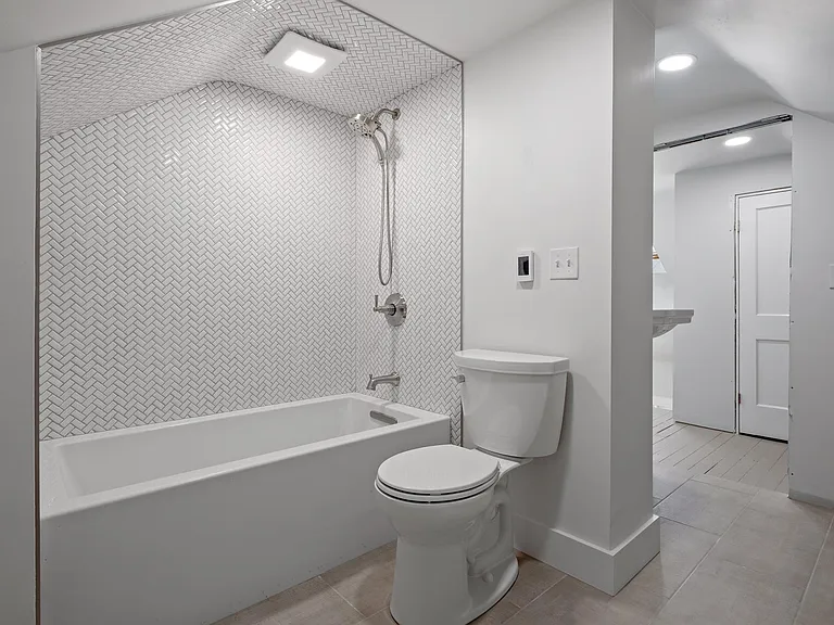 1310 Lake Dr SE — Photo 35