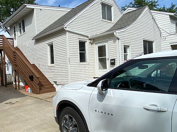 3rd image of 807 2nd St NW #2