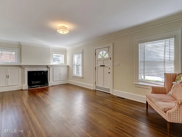 3684 Pine St — Photo 8
