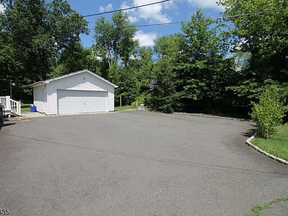 2nd image of 199 Finderne Ave