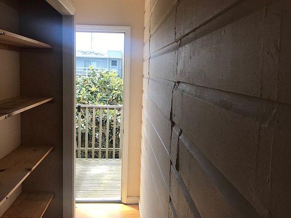4th image of 815 44th Ave