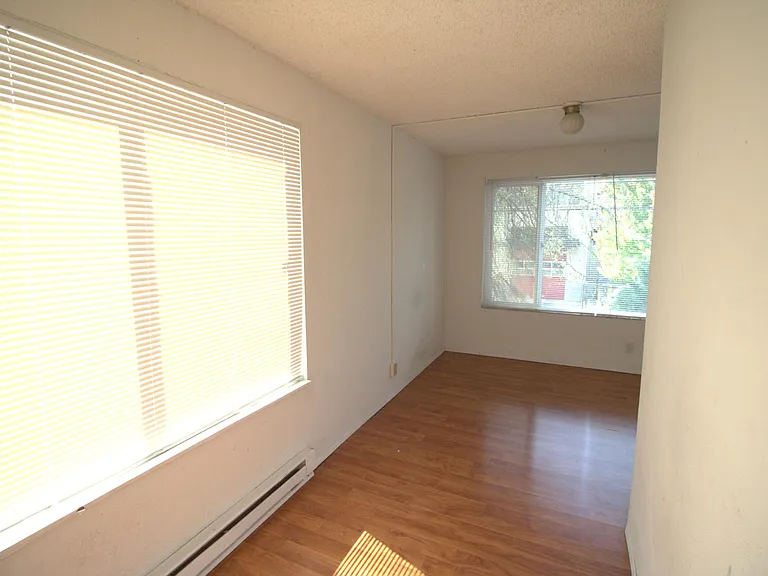 5018 11th Ave NE #A — Photo 11