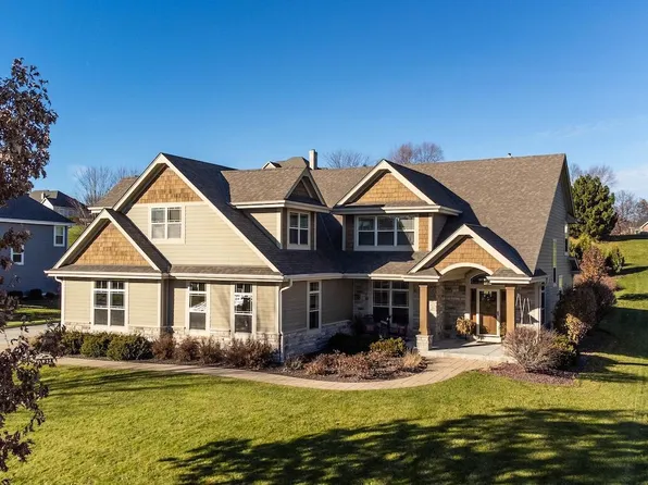 739 Stepping Stone WAY, Pewaukee, WI 53072