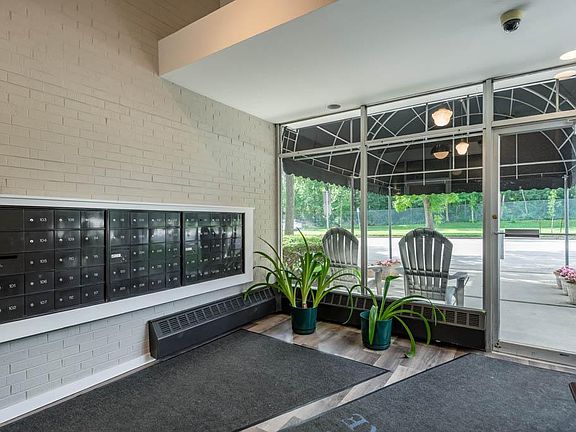 4th image of 252 E Highland Ave #44f238d07