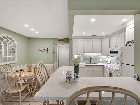5th image of 46 Vista Gardens Trail #104