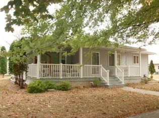 525 3rd Ave SE, Wells, MN 56097