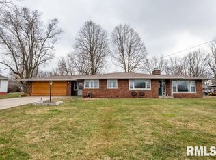 452 E Pearl St, Farmington, IL 61531