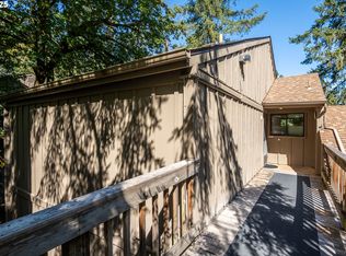 409 Stonewood Dr, Eugene, OR 97405