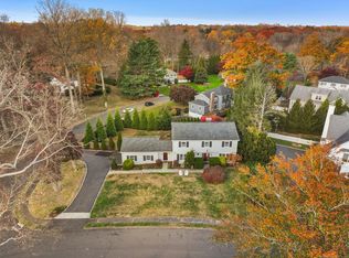 35 Morehouse Ln, Norwalk, CT 06850