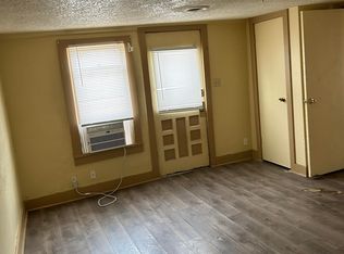 924 1/2 E 2nd Ave, Hutchinson, KS 67501