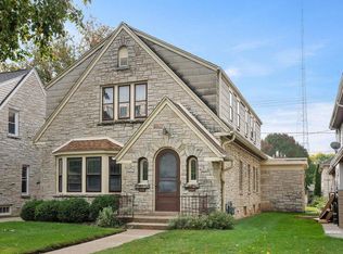 4047 N Bartlett Ave, Shorewood, WI 53211