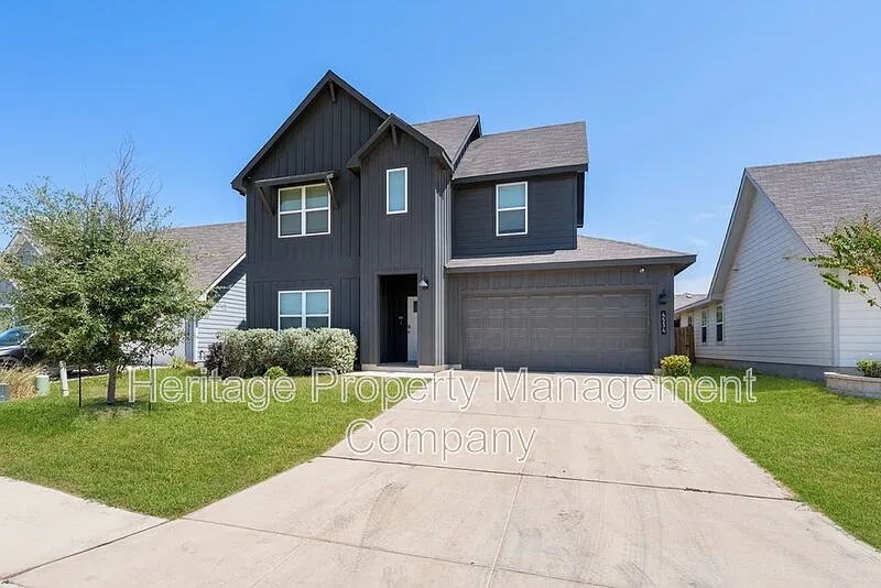 5 bed, 3.0 bath, 2716 sqft, $2,700 — Photo 2