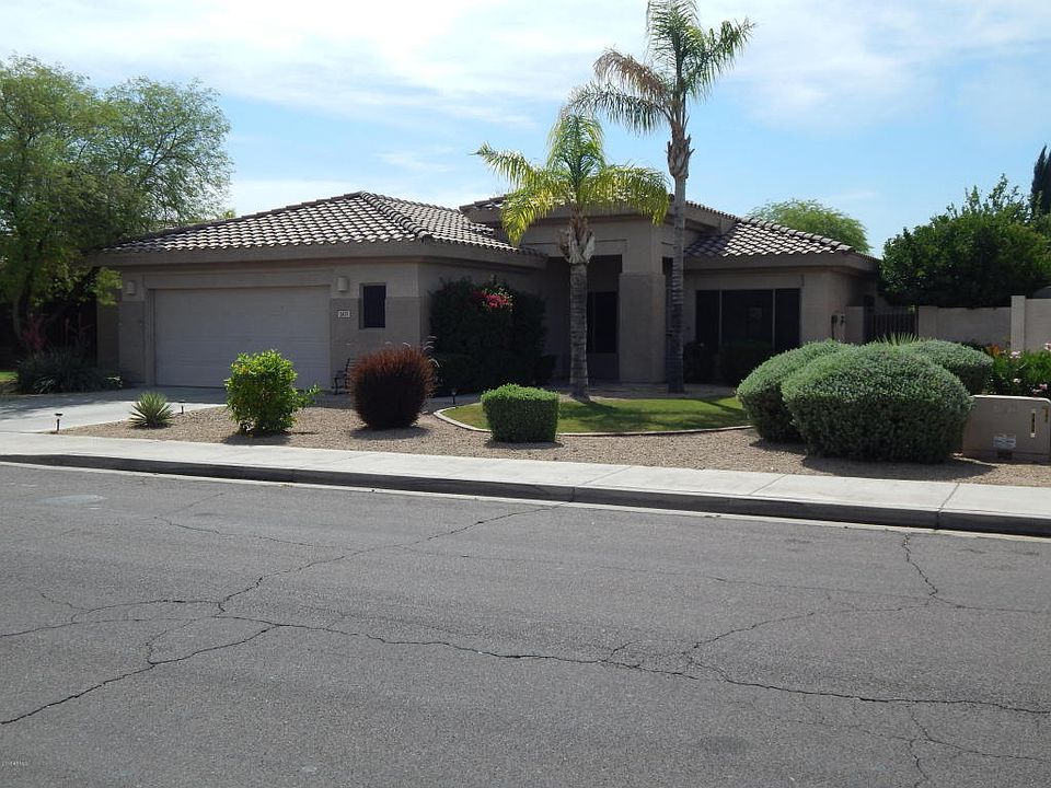 1st image of 2671 N 132nd Dr