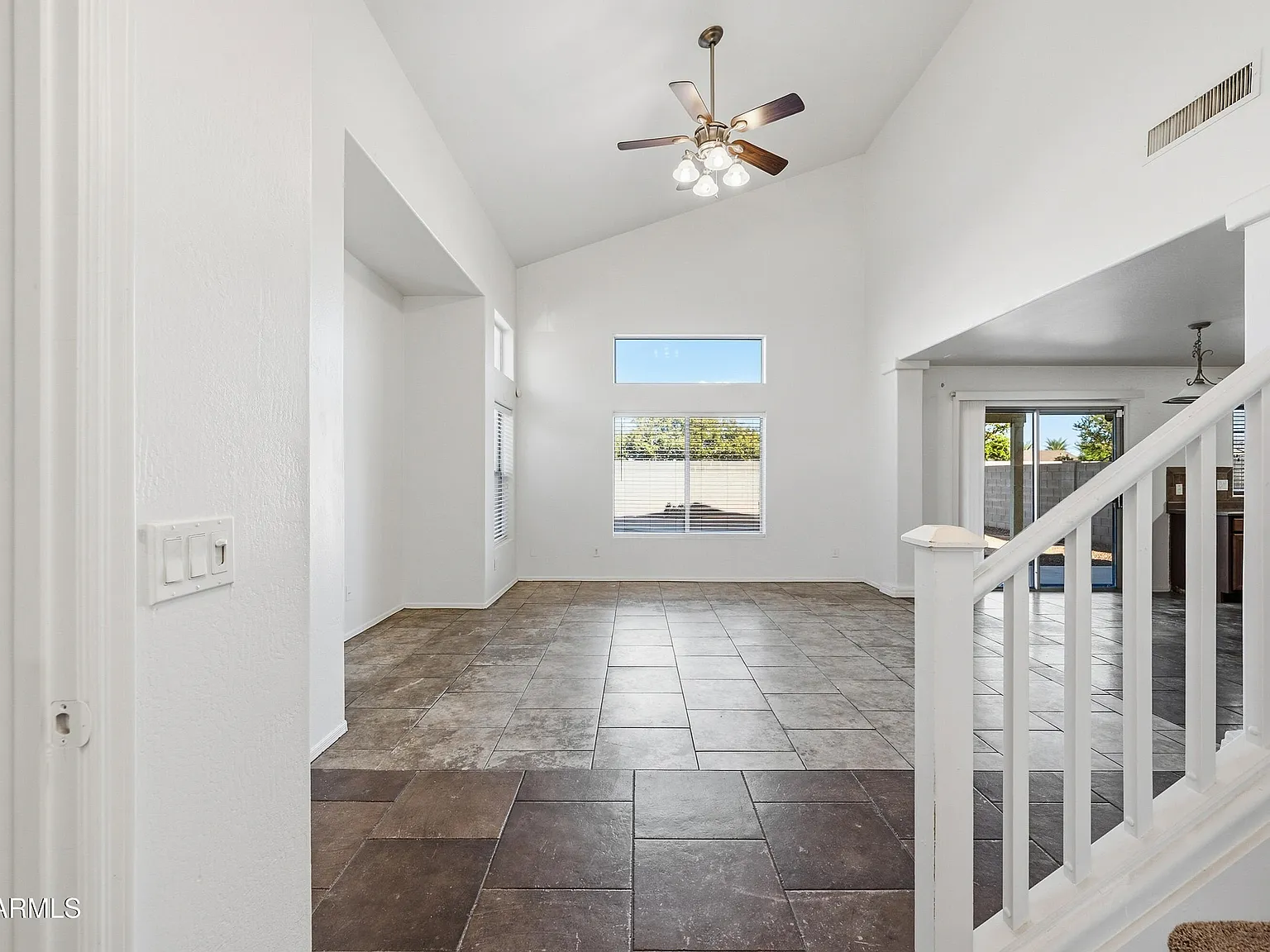 3 bed, 3.0 bath, 1852 sqft, $2,100 — Photo 2
