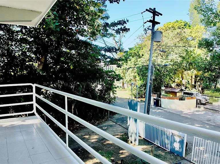 115 Sea Beach Dr — Photo 3