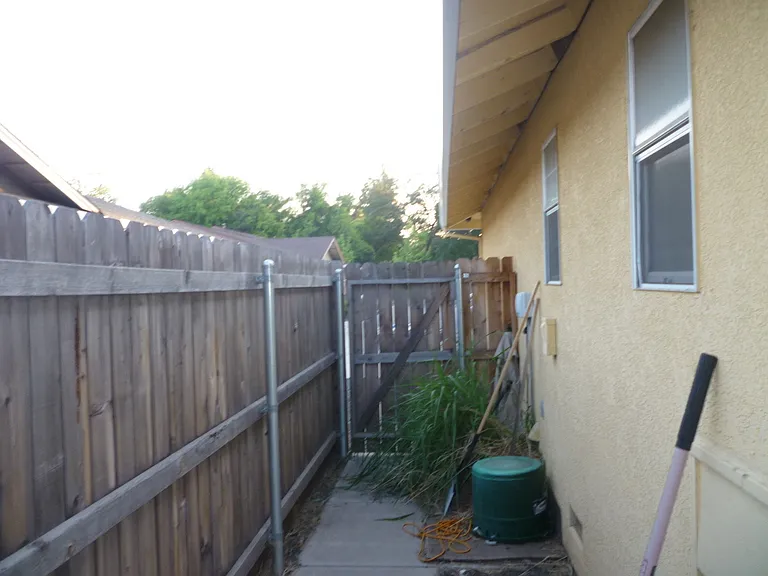 1608 Laburnum Ave — Photo 17