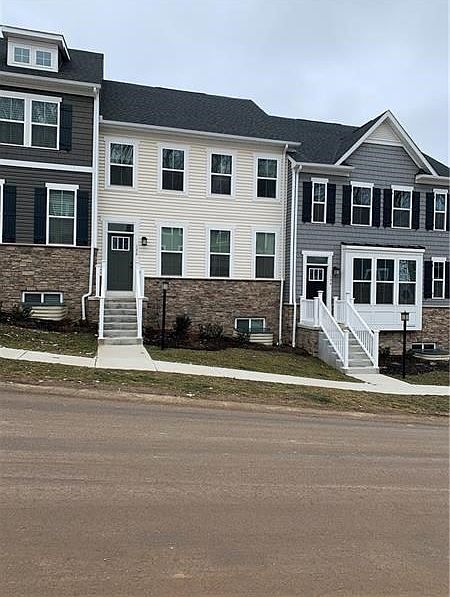 1st image of 136 Moyer Hill Dr