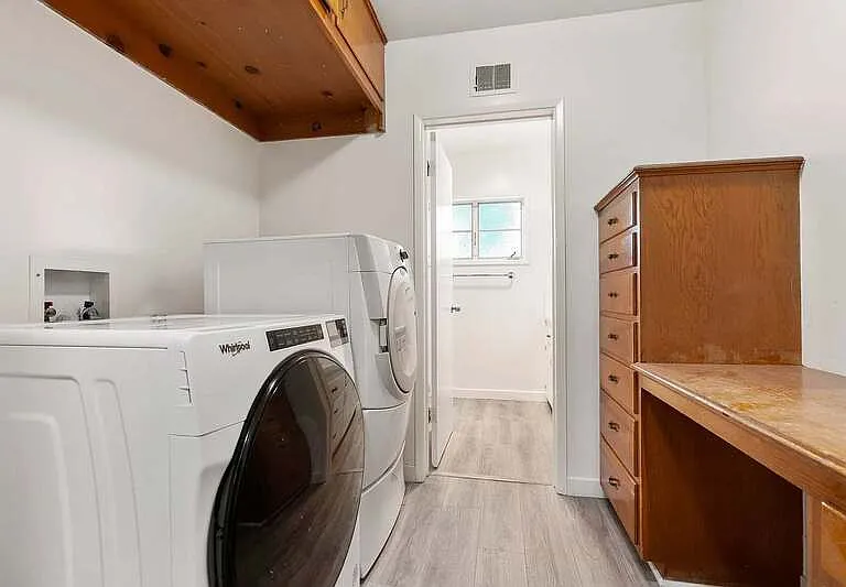 590 N Cambridge St — Photo 37