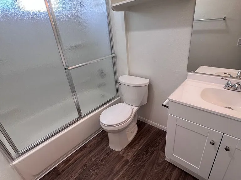 454 N Fig St — Photo 12