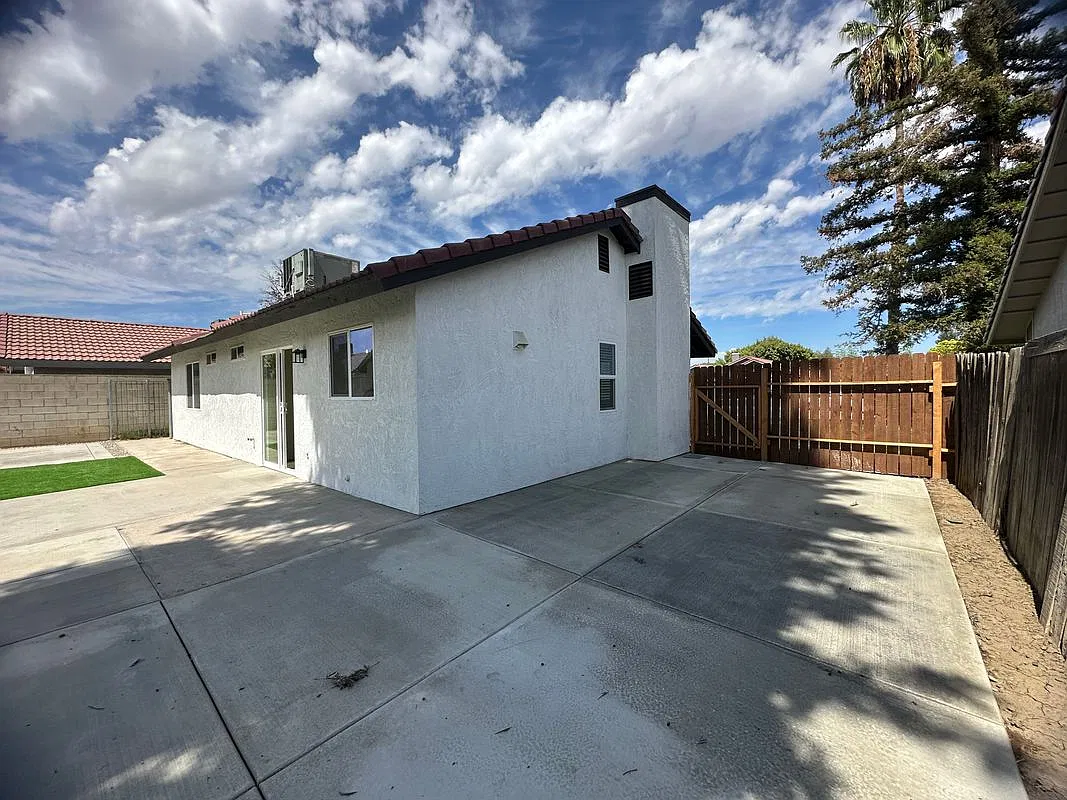 3 bed, 2.0 bath, 1091 sqft, $2,150 — Photo 4