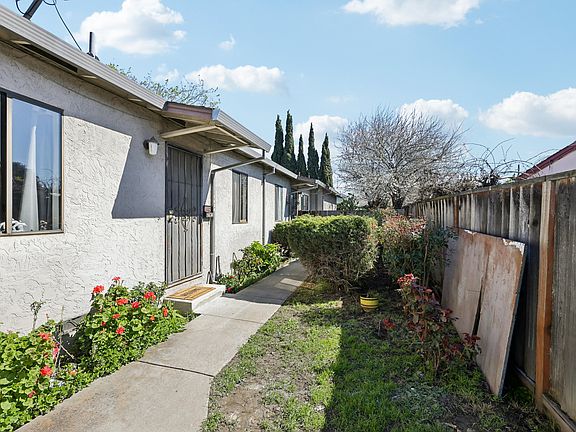 2nd image of 1636 Whitton Ave #A