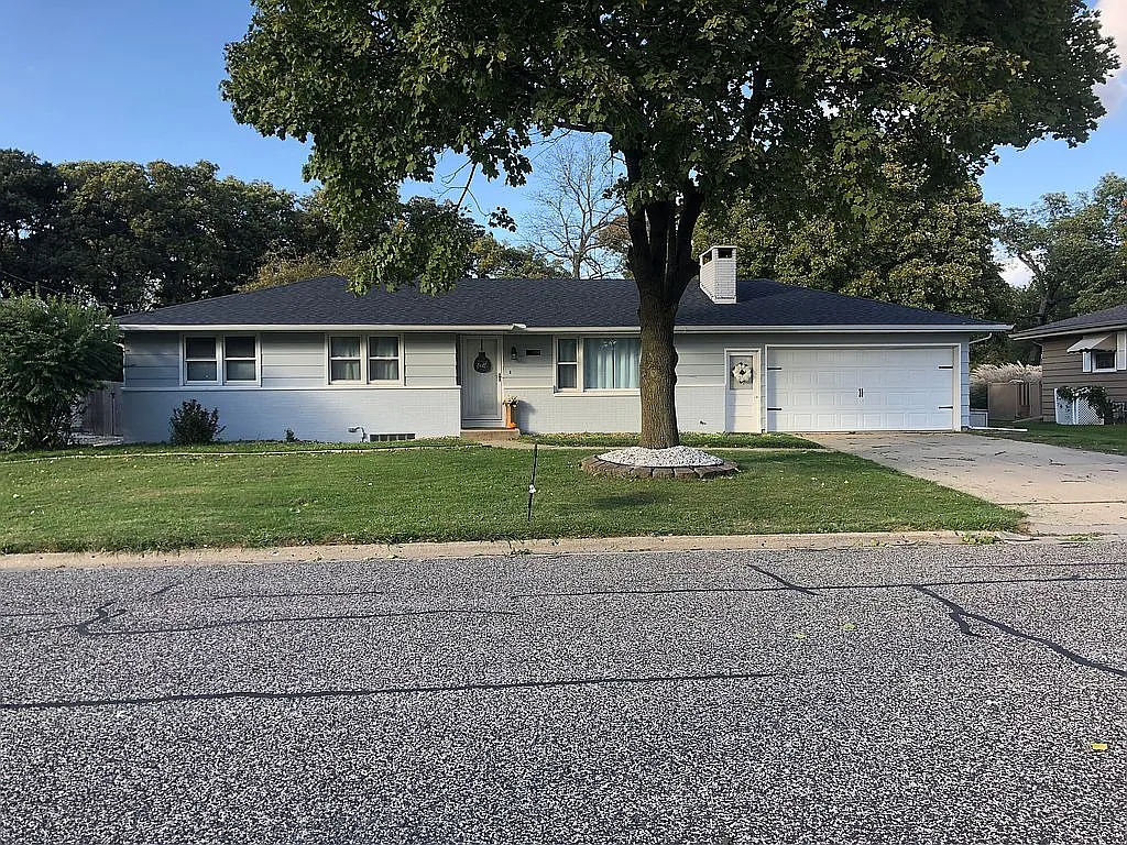 109 Lakeview Dr photo 1