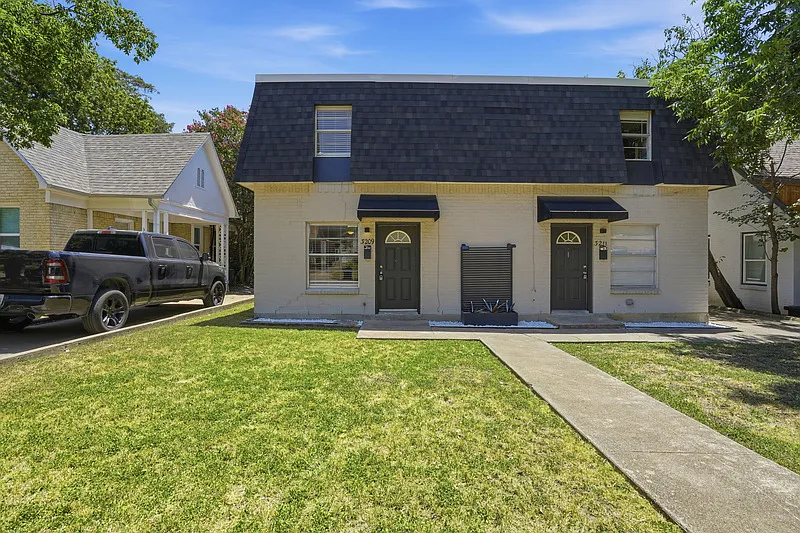 3209 Rogers Ave
