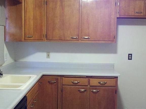4th image of 576 Hillridge Dr