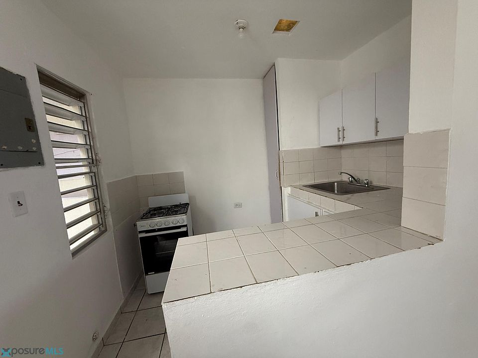 1st image of 8 Calle Sq #1403