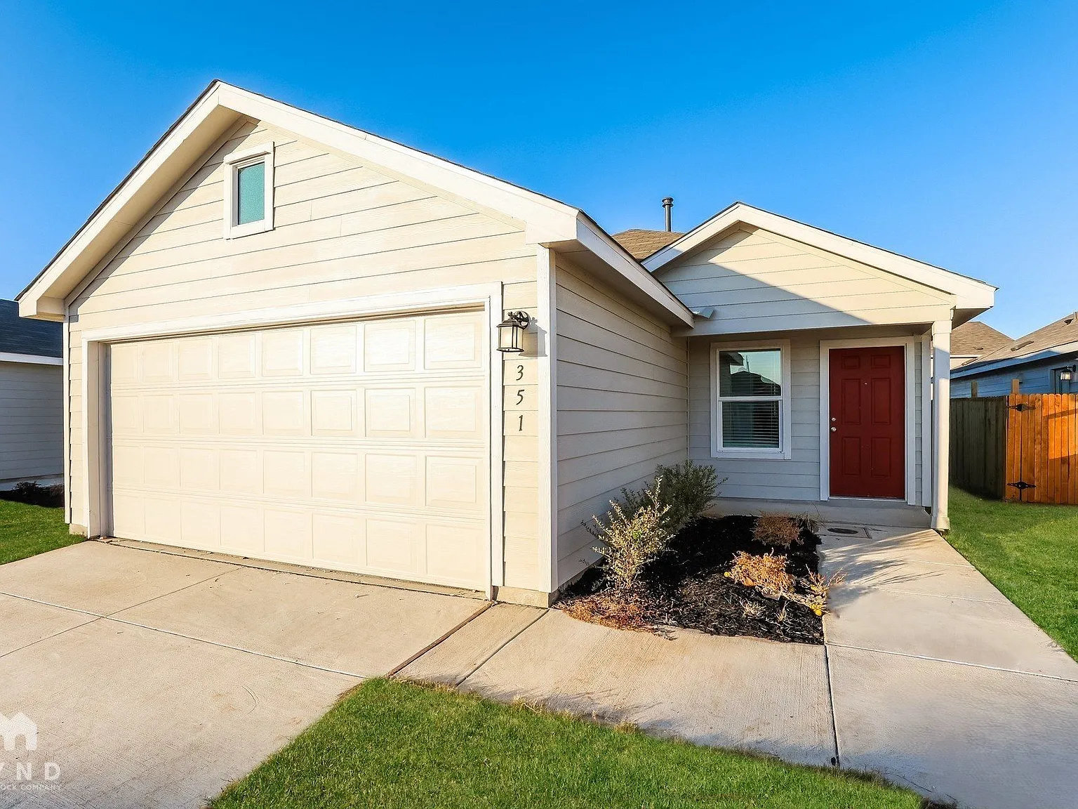 4 bed, 2.0 bath, 1627 sqft, $1,999 — Photo 3