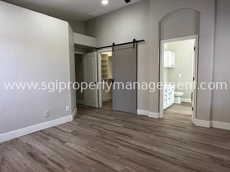 2523 W White Feather Ln — Photo 11