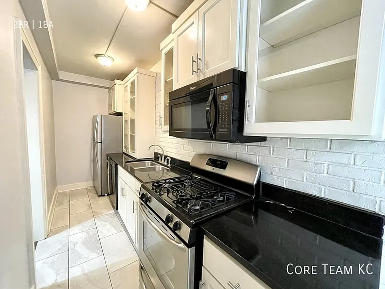 710 W 48th St #101 — Photo 4