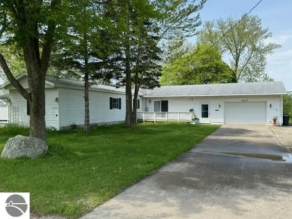 1025 Wheeler St, Cadillac, MI 49601