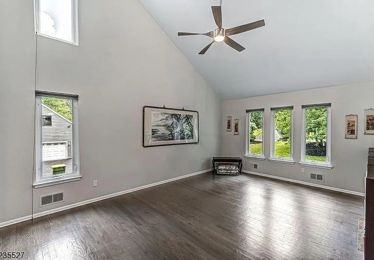 33 Highmount Ave — Photo 3