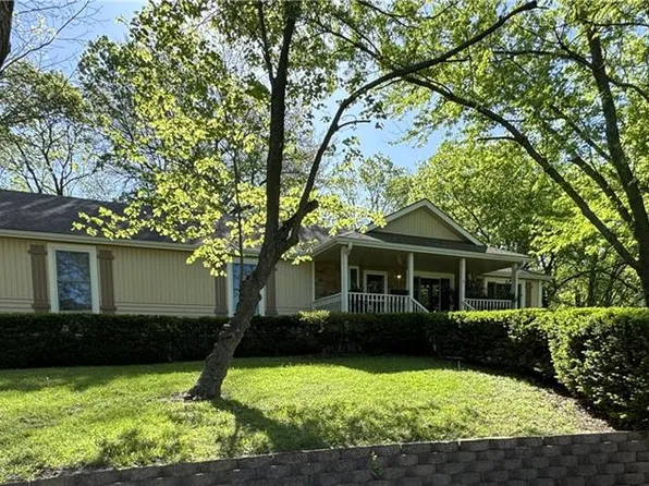 715 Dickinson Rd, Independence, MO 64050