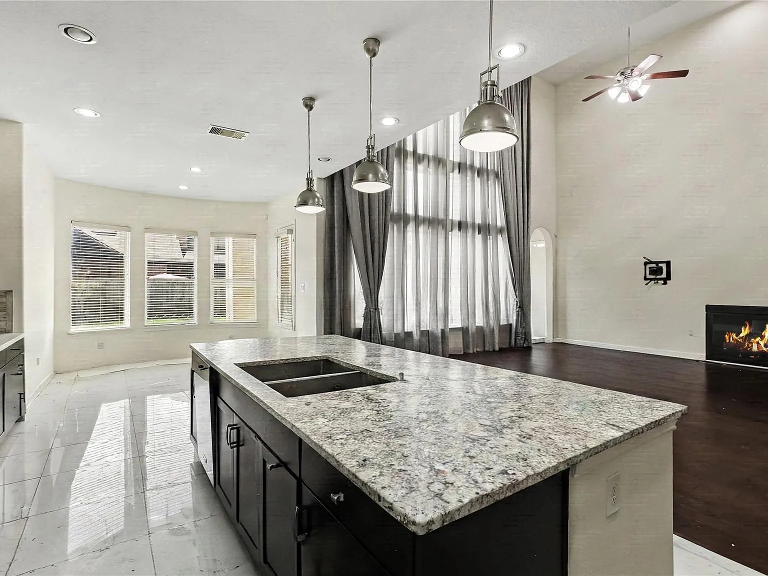 4 bed, 3.5 bath, 4529 sqft, $5,000 — Photo 4