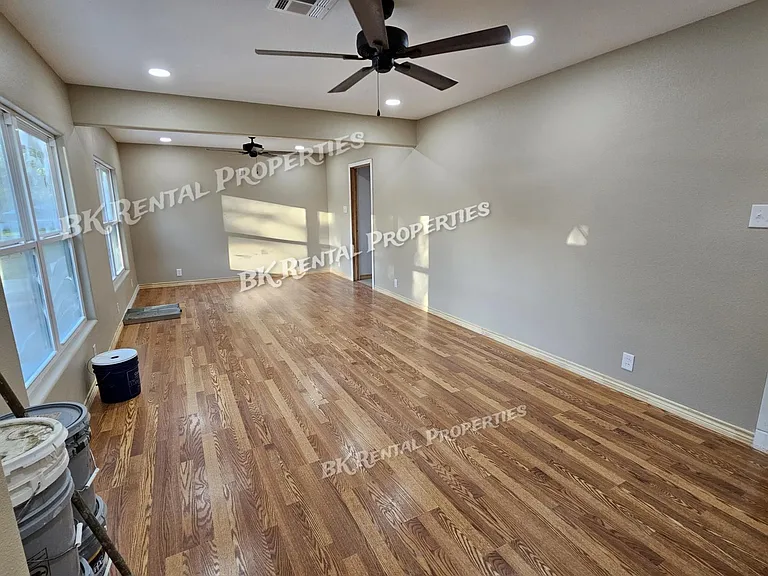 1108 N 3rd St — Photo 13