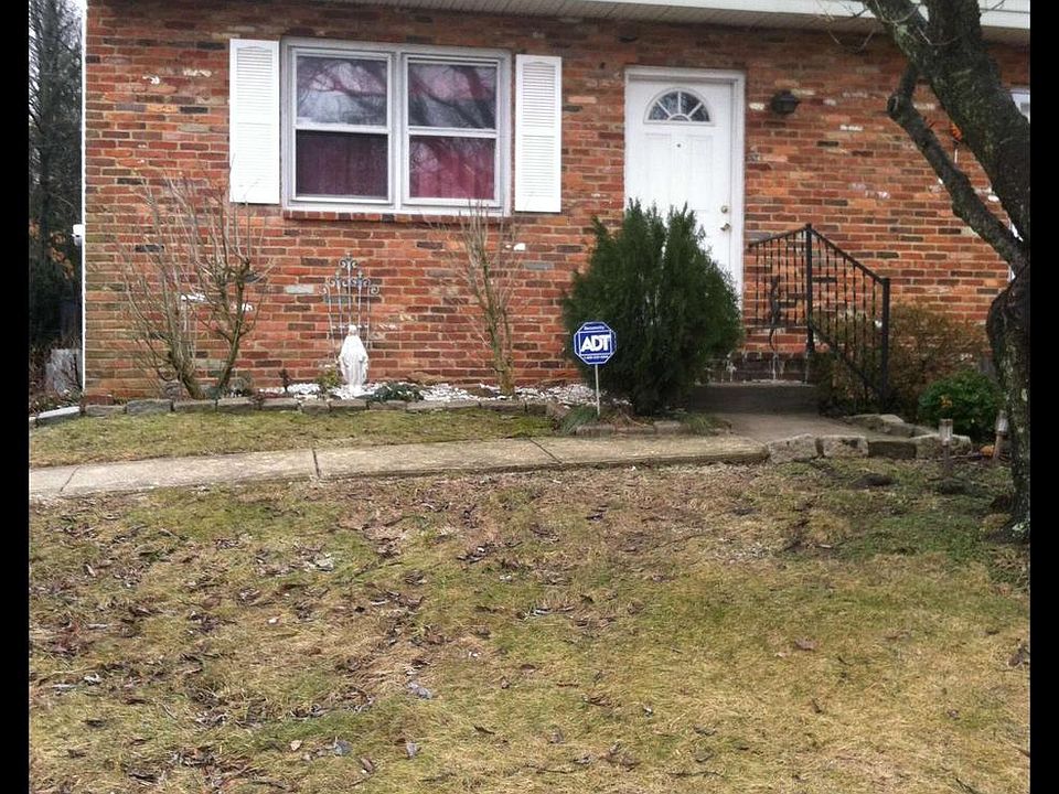 1st image of 227 Scotts Manor Dr
