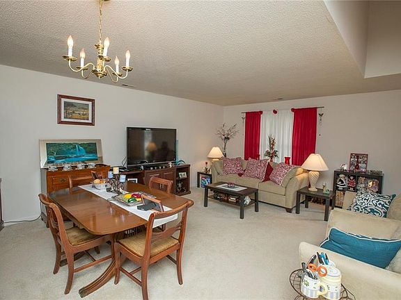 5th image of 31 Hard Wood Dr