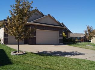 8214 W Havenhurst Cir, Wichita, KS 67205