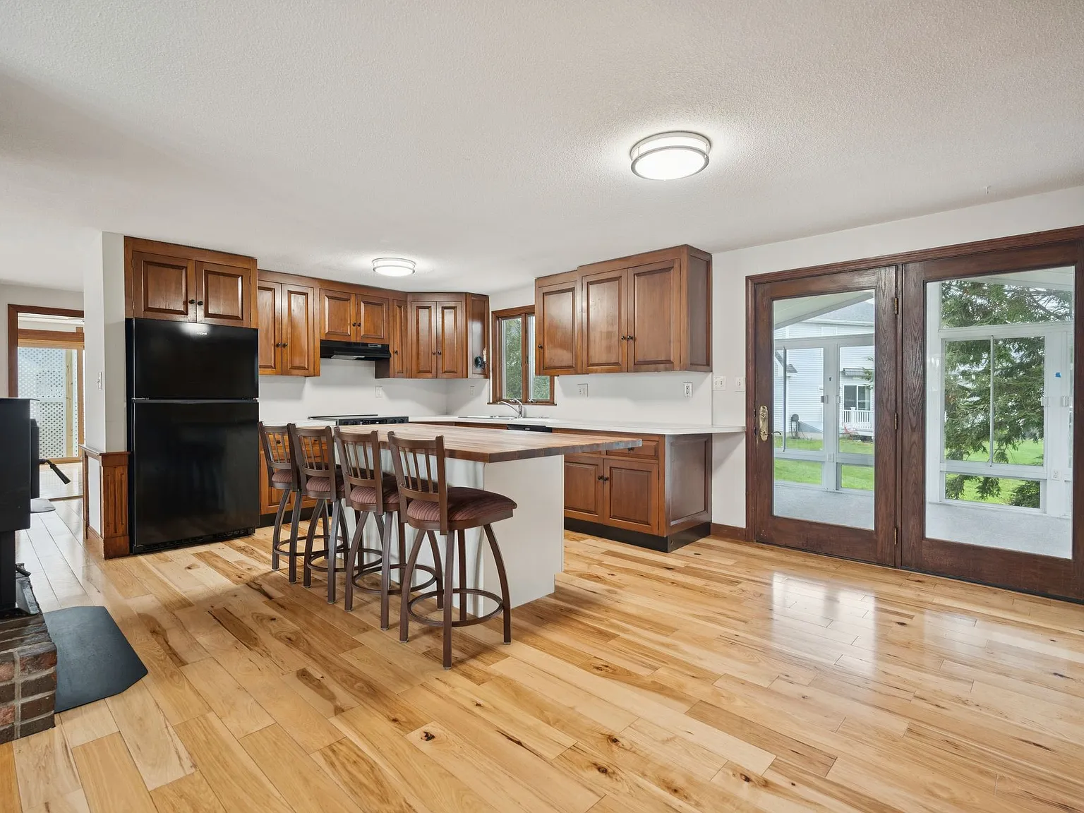 3 bed, 2.5 bath, 2588 sqft, $3,300 — Photo 4