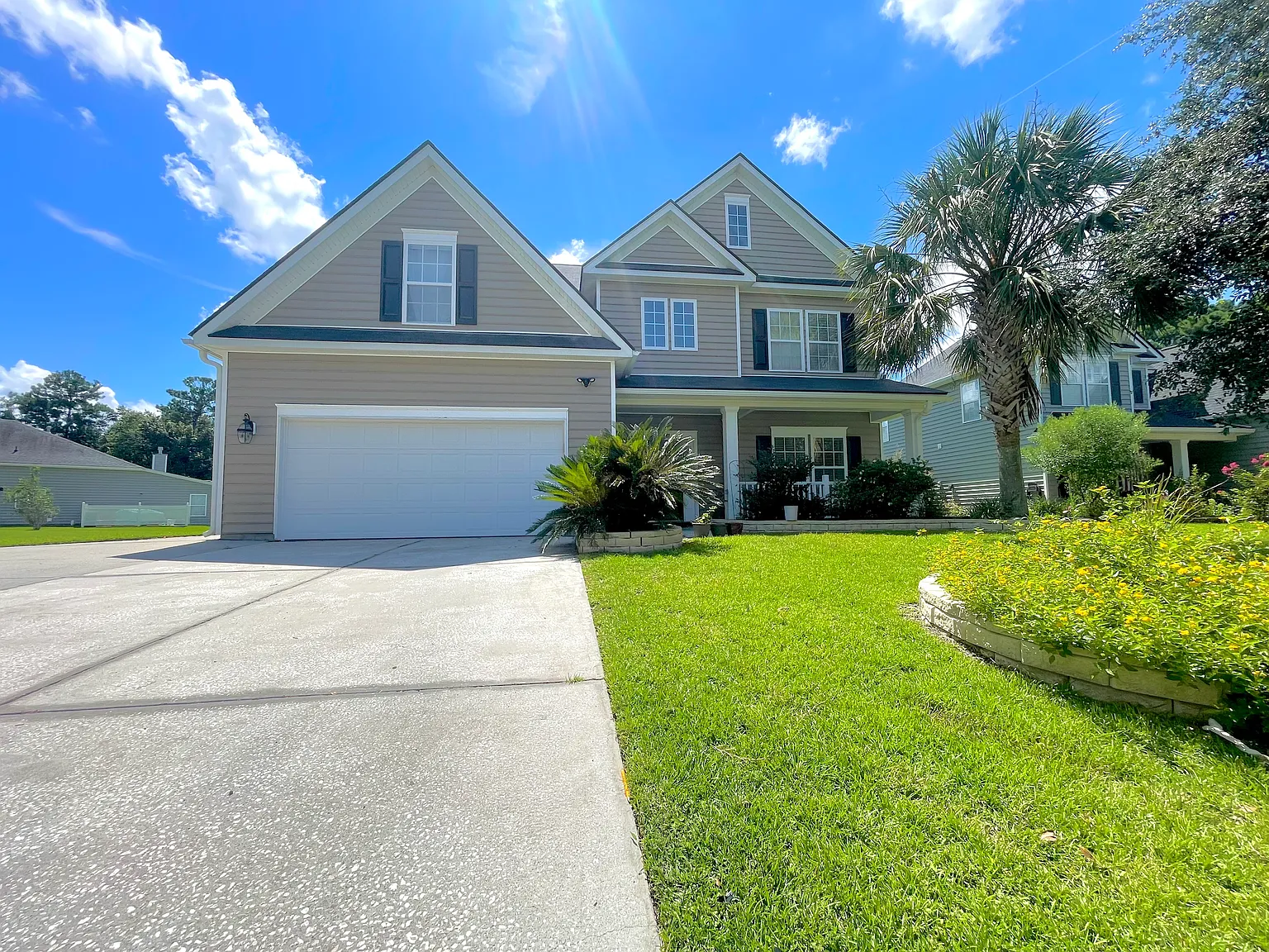 5 bed, 2.5 bath, 2744 sqft, $2,600 — Photo 2