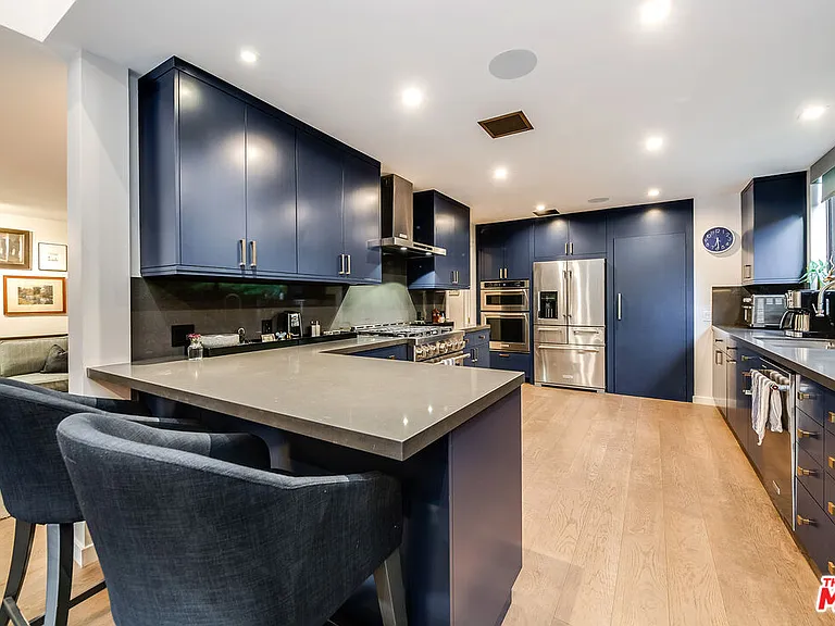 4635 Clybourn Ave — Photo 23