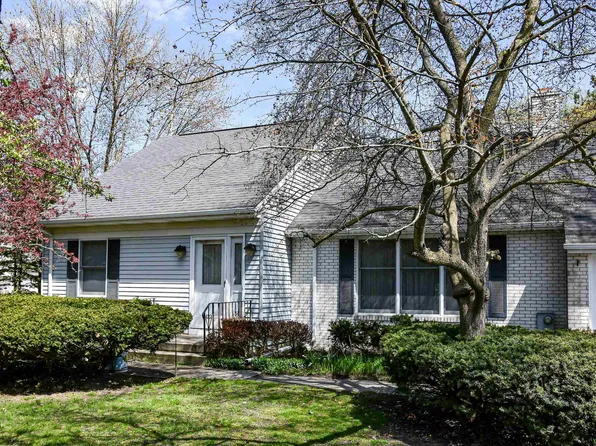 908 N Powell Rd, Essexville, MI 48732