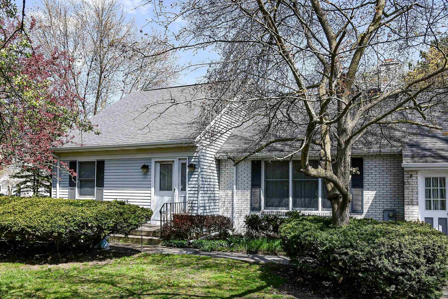 908 N Powell Rd photo 1