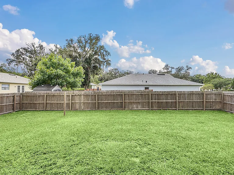 1422 Saffron Trl — Photo 34