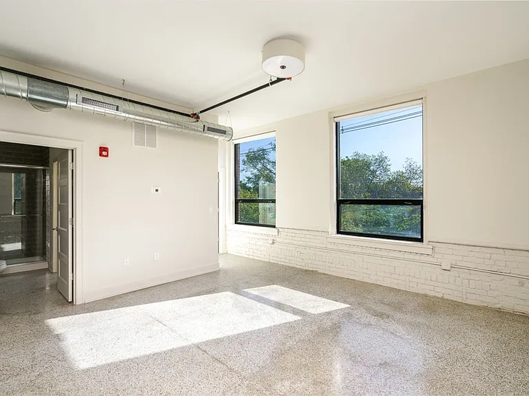 875 Michigan Ave — Photo 46