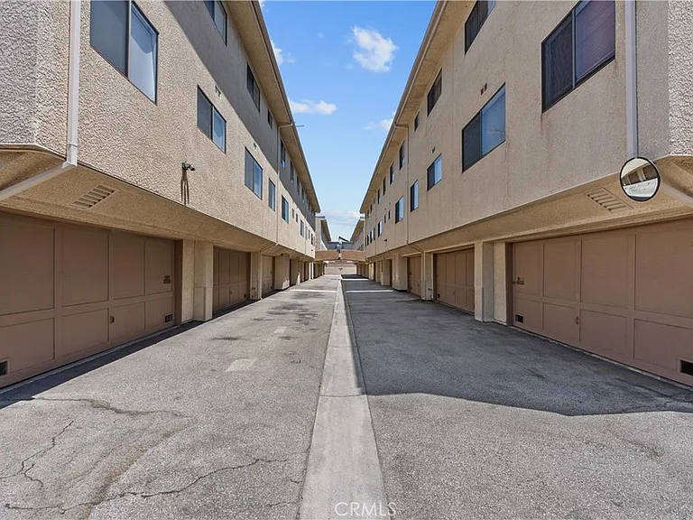 18417 Collins St #D — Photo 45