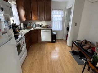 1744 Roslyn Rd, Grosse Pointe Woods, MI 48236