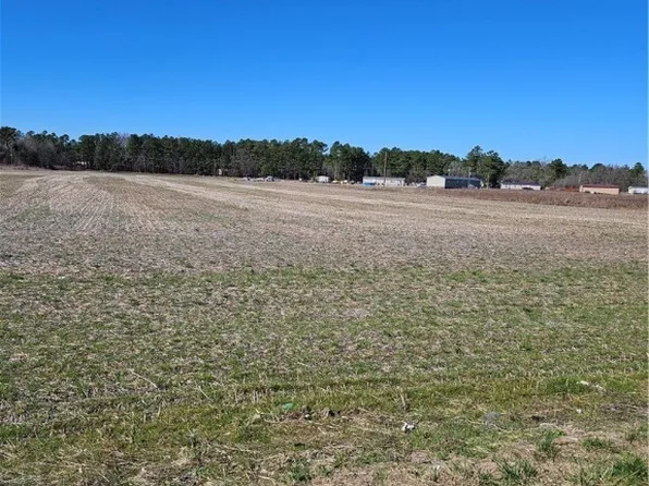 McGirt Rd, Maxton, NC 28364